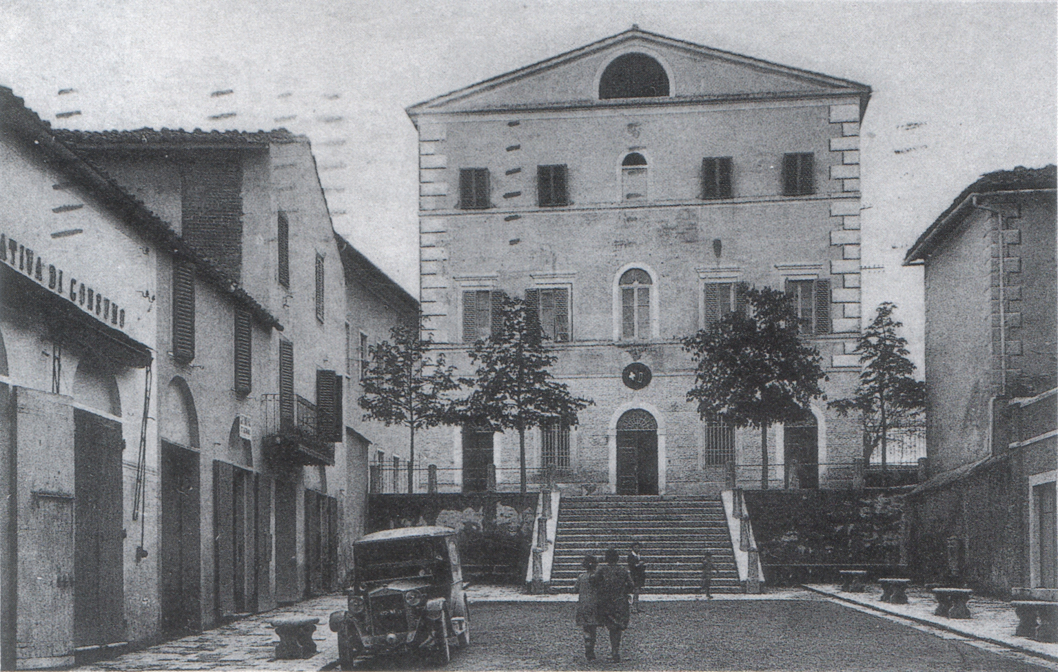 Foto storica dell'ex pretura e carceri