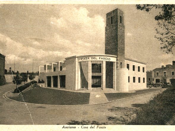 Cartolina storica che mostra la Caserma dei Carabinieri-ex Casa del Fascio